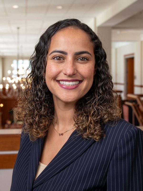 Renata Carneiro Headshot